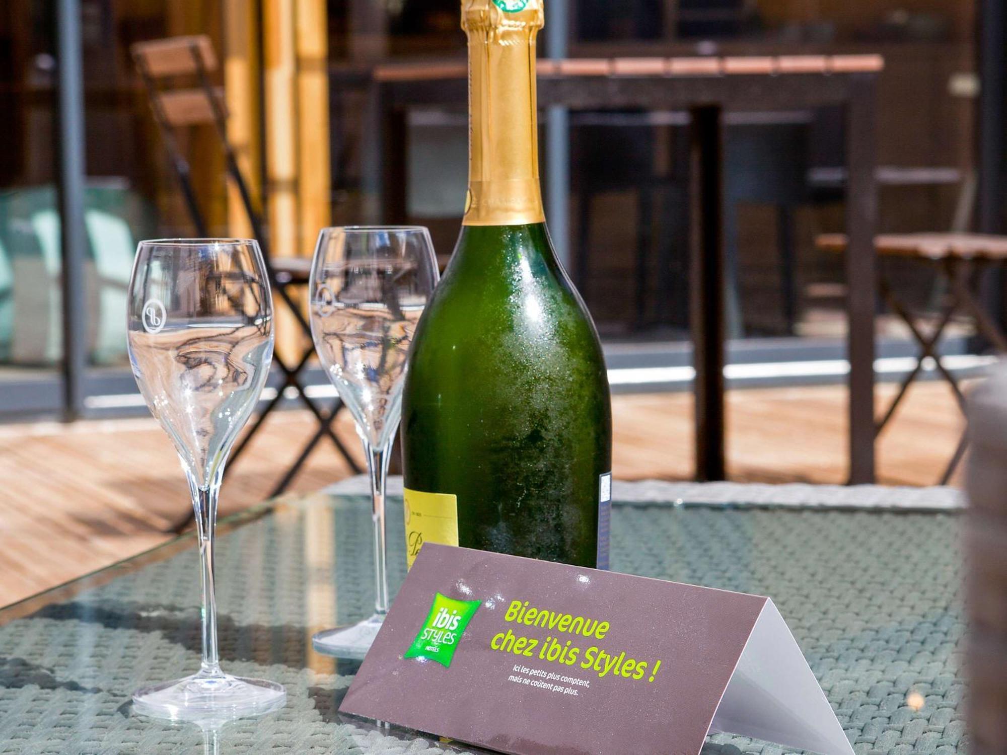 Ibis Styles Chalons En Champagne Centre Hotel Exterior photo